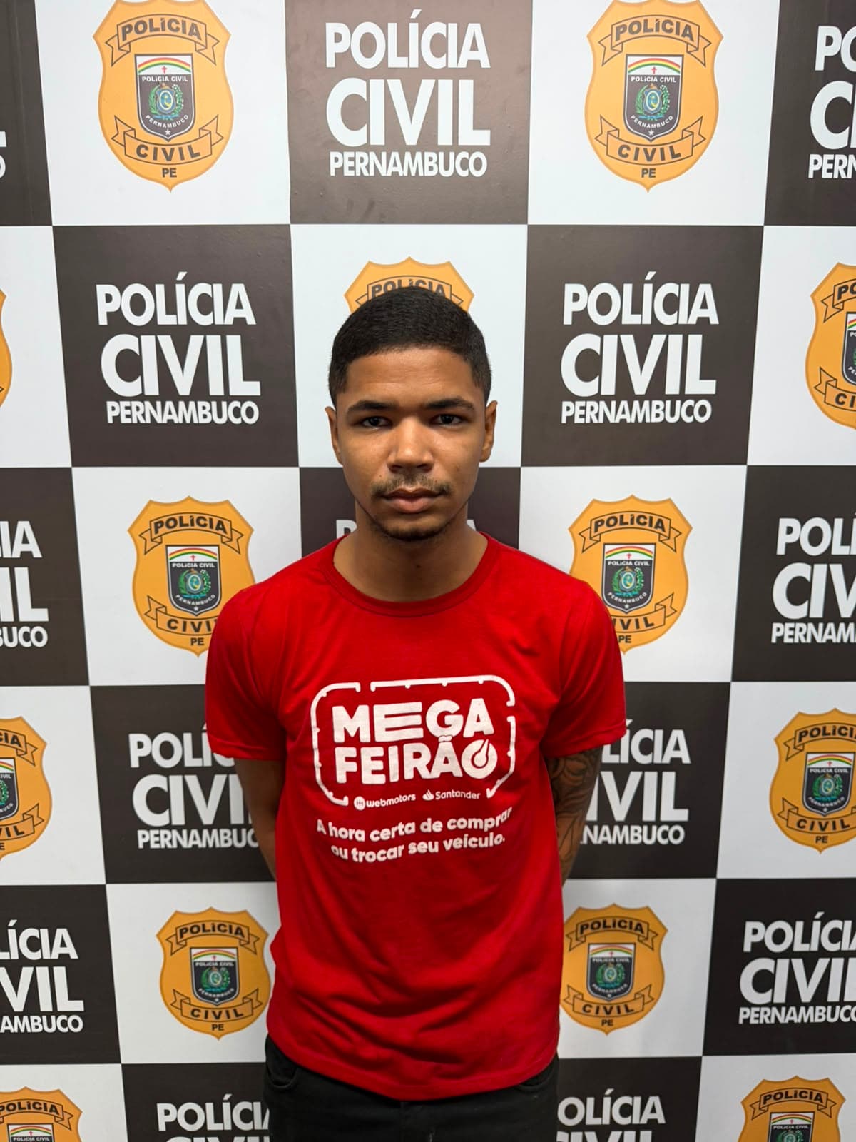 Homem que matou companheira de 22 anos na frente da casa de amiga no RN é preso em Recife
