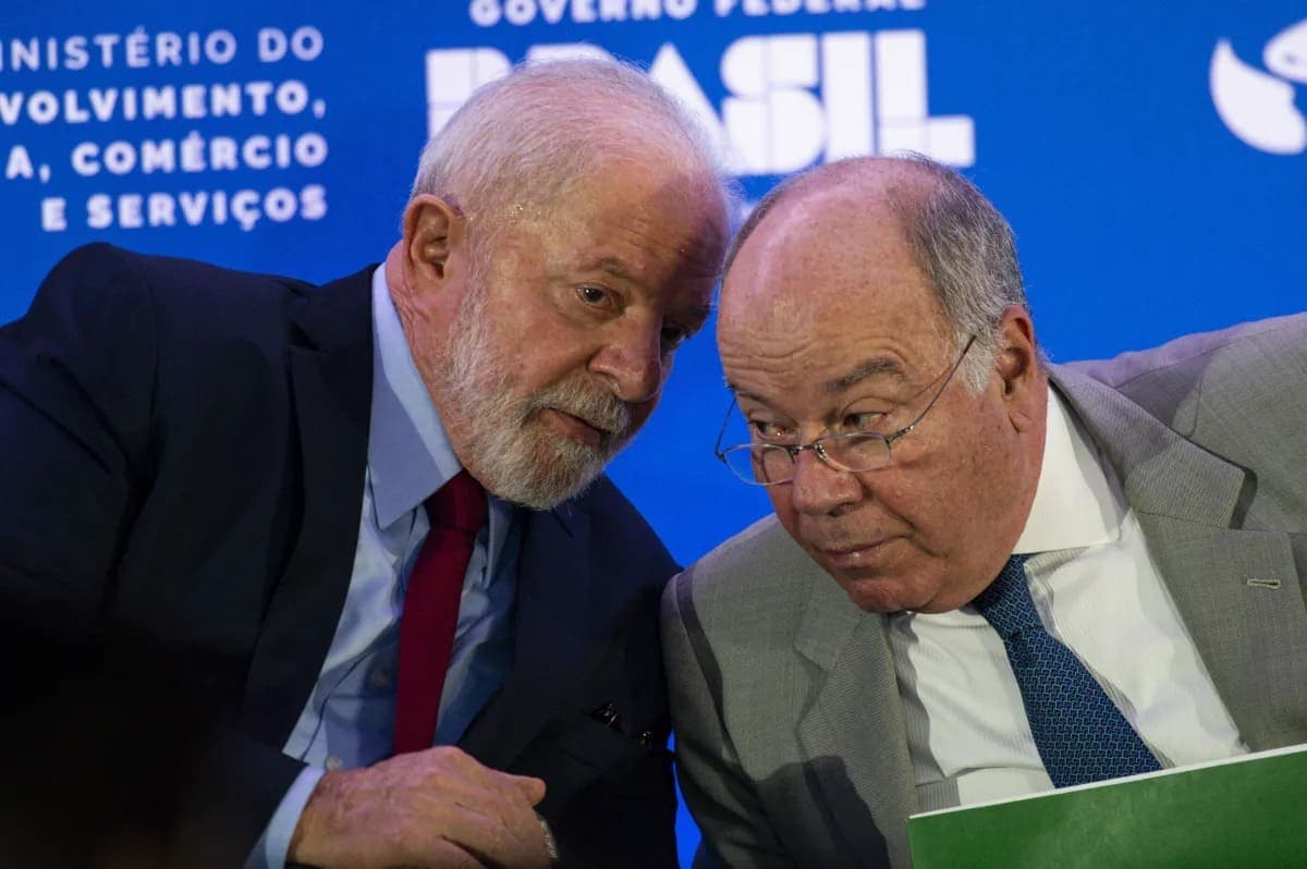ANÁLISE: Governo Lula "fingiu negociar" e "torceu" pelo tarifaço, aponta Cláudio Humberto