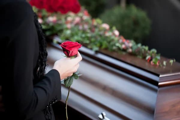 SEM LUTO: Arquiteta nordestina vai a velório de namorado e descobre traição com cinco amantes