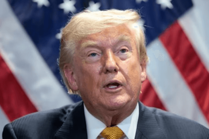 Trump diz que cessar-fogo com Irã ‘acabou' e ameaça novo ataque esta noite: ‘Eles são lixo, governados por doentes'