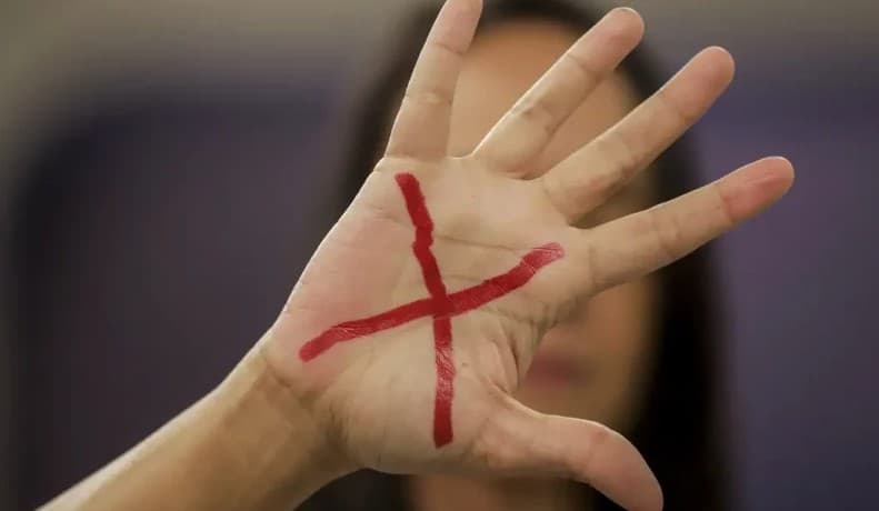 Brasil bate recorde de feminicídios pelo 4° ano seguido, diz Anuário da Segurança Pública; país registrou 1.571 vítimas em 2025
