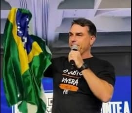 Após eliminação na Copa, Flávio Bolsonaro culpa PT e diz que país "nunca mais ganhou nada"