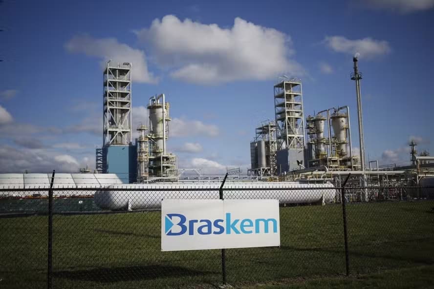 DE MAL A PIOR: Braskem pede recuperação extrajudicial com dívida de R$ 54 bilhões e é mais uma gigante que entra em crise no governo Lula