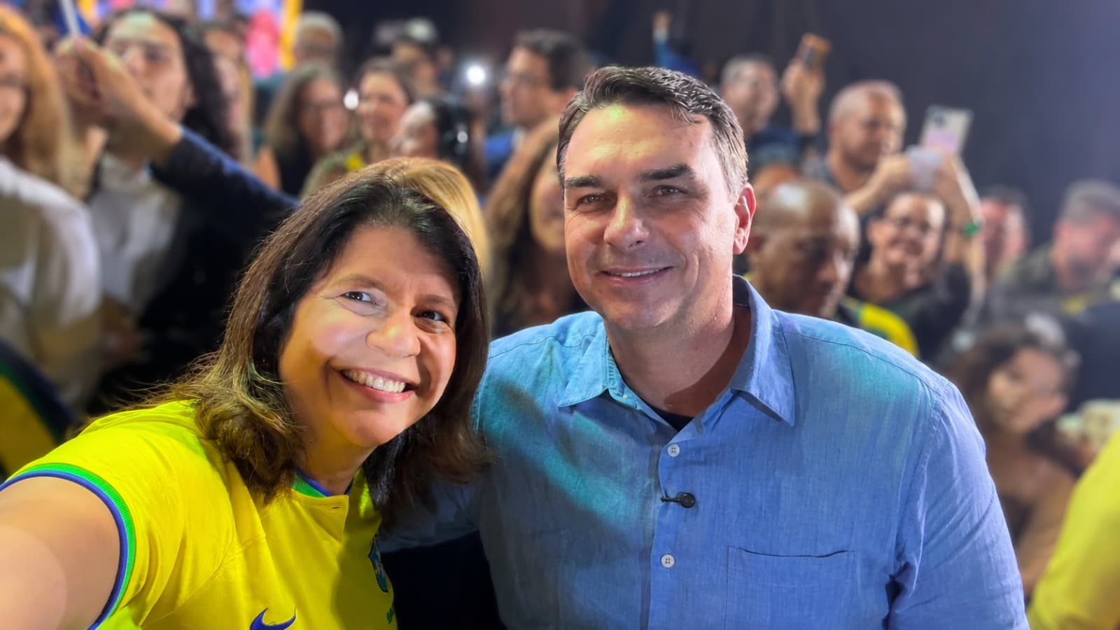 Ao lado de Flávio Bolsonaro em Brasília, Carla Dickson comemora confirmação da candidatura de Michelle Bolsonaro ao Senado Federal