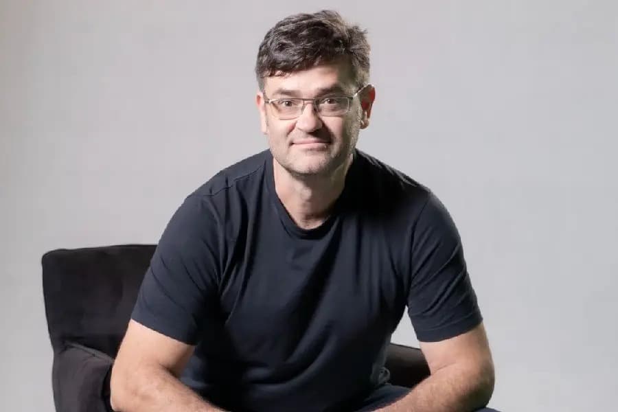 Marqueteiro de Flávio provoca Lula por criticar agressão a mulheres: ‘Perdeu o voto do filho’