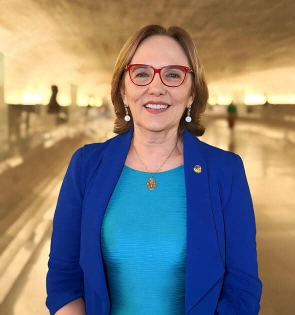 PESQUISA DATA CAPITAL: Zenaide lidera corrida para o Senado na soma dos 2 votos