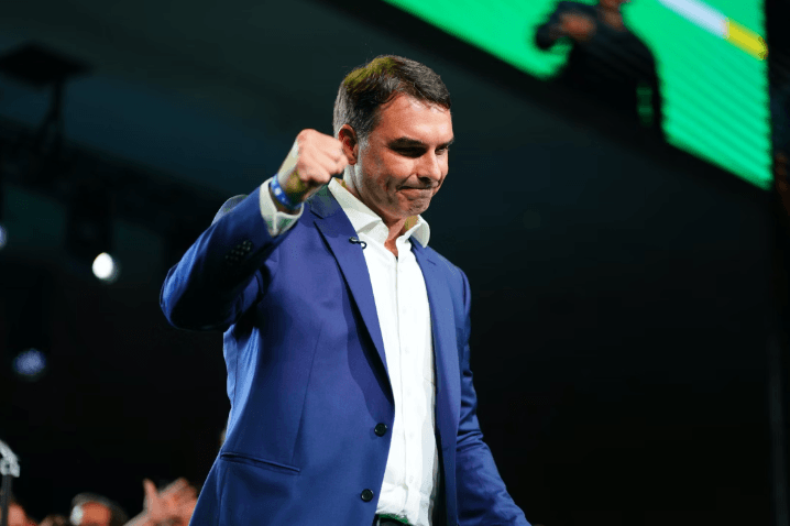 A estratégia da campanha de Flávio Bolsonaro para vencer as eleições no 2º turno