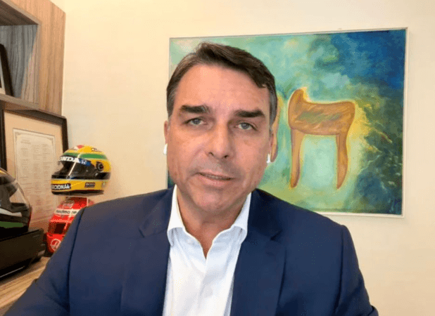 Flávio Bolsonaro critica jantar de Lula e Alcolumbre na casa de Moraes e diz que o ministro do STF “virou o grande articulador político do Lula”