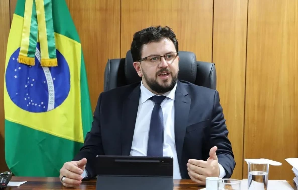 CANNABIS: Ex-chefe de gabinete de Lula recebeu minuta de contrato de lobista