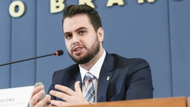 Juiz americano classifica como falso registro migratório usado pelo STF para prender ex-assessor de Bolsonaro