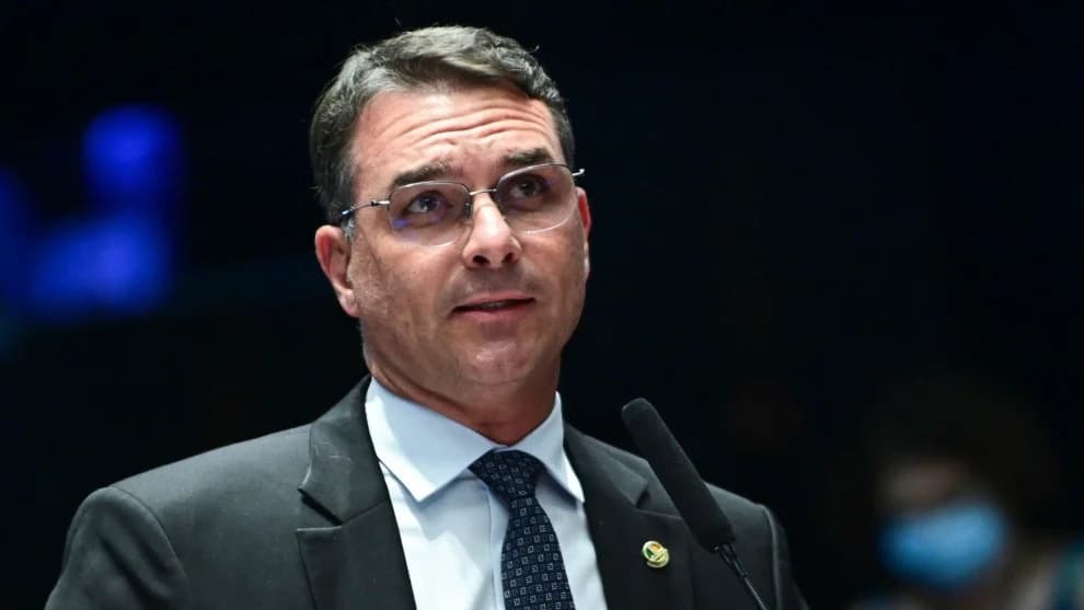 PRESSÃO: Flávio diz que autoridades do Judiciário ameaçaram partidos para afastar Centrão de sua candidatura