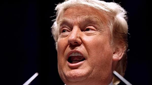 Trump cobra redução imediata do preço dos combustíveis às petroleiras