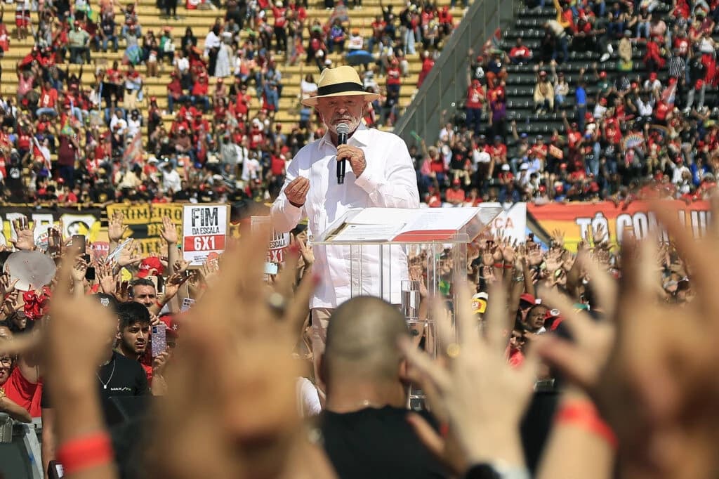 "LOTADO": Lula proíbe drone para dificultar real contagem de pessoas nos eventos de campanha, observa portal