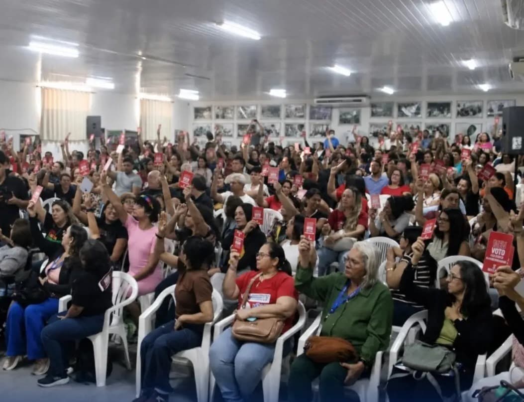 Educadores de Natal suspendem greve após Justiça endurecer medidas