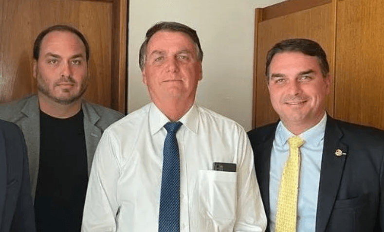 Jair Bolsonaro pede autorização a Moraes para receber filhos no Dia dos Pais