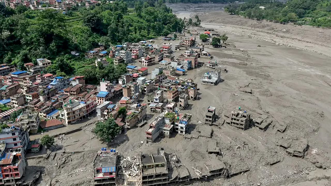 NEPAL E TIBETE: Equipes buscam quase 1.500 desaparecidos; mortes chegam a 362