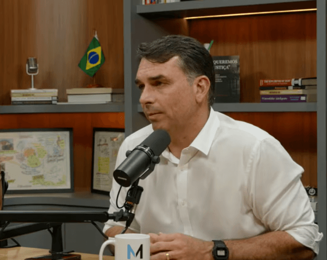 Flávio Bolsonaro diz que acabará com a reeleição para presidente: "compromisso que assumi e vou cumprir"