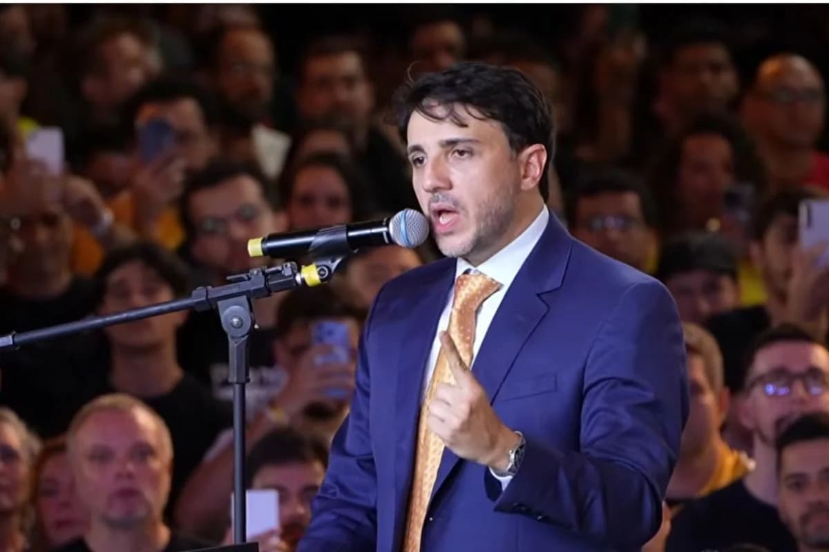 Após Flávio no Missão, suspeitos tentaram filiar Renan ao PCdoB