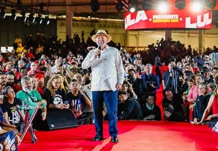 AÍ MENTE: Lula ‘esquece' outros presidentes e afirma que todos os aviões da FAB foram comprados nos seus mandatos