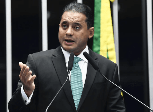 PF diz que vice-líder de Lula no Senado era figura central em esquema de fraudes no INSS