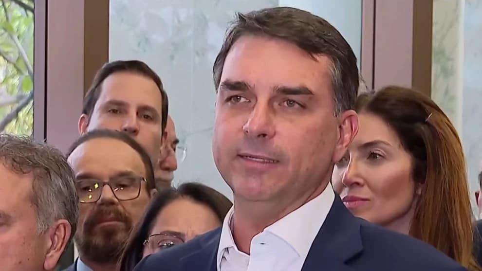 Vice de Flávio está entre Michelle, Rogério Marinho e Priscila Costa; anúncio será nesta quarta-feira