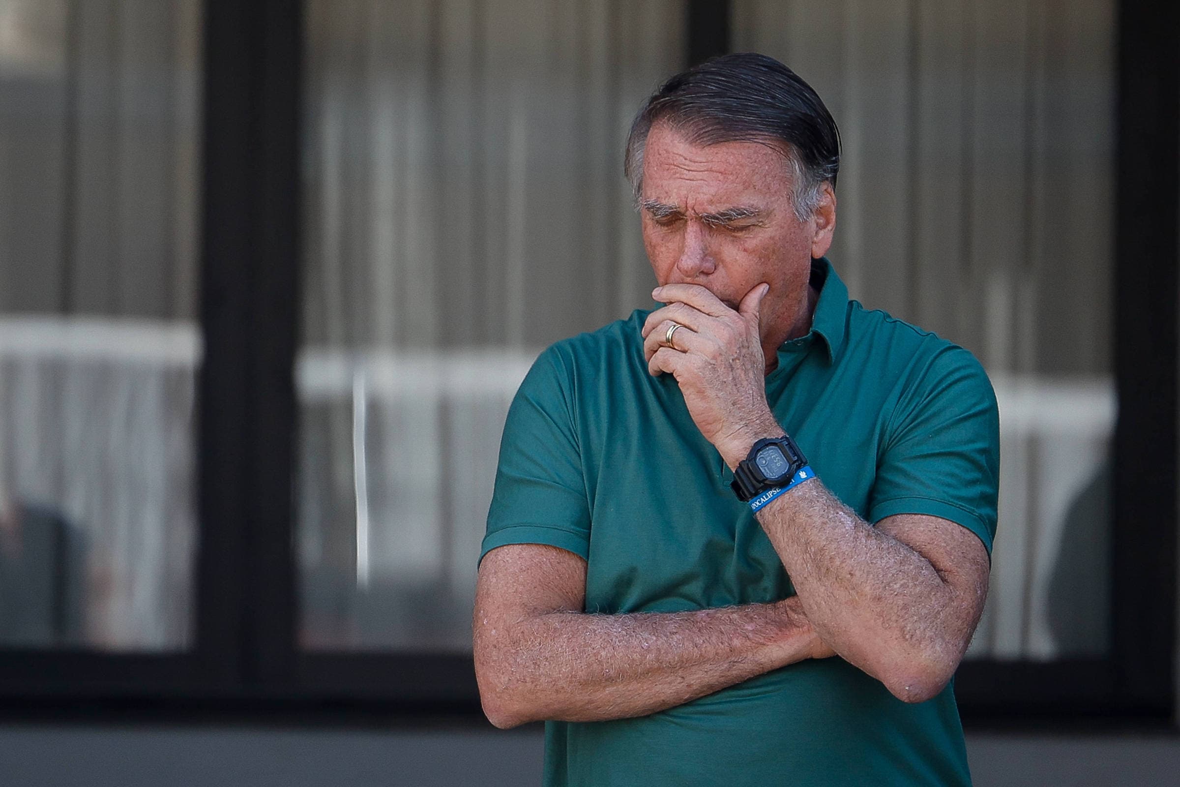 Bolsonaro apresenta melhora de crises de soluço em prisão domiciliar