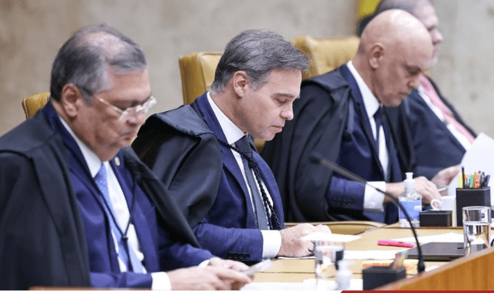 EFEITO DOMINÓ: Pedido de vista de Dino trava caso Moraes e pode adiar julgamento de Mendonça
