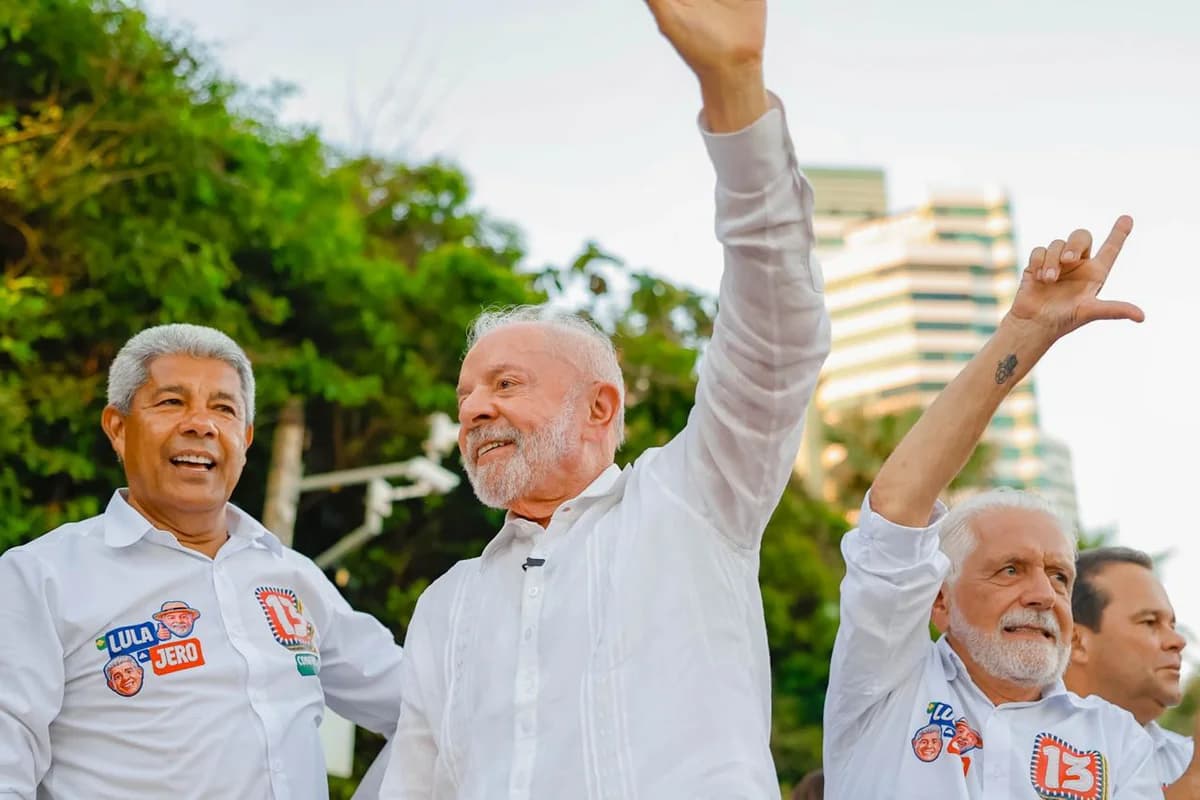 "MEQUETREFE" E "JÓQUEI DE CABRITO": Lula sobe o tom e ataca Flávio e ACM Neto em comício na Bahia