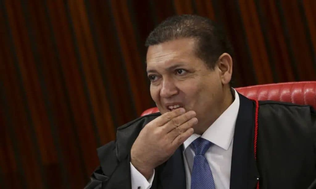 CASO MASTER: Diálogos de Vorcaro citam filho de Nunes Marques e pagamentos de R$ 500 mil por mês