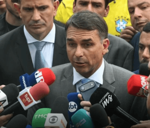 Flávio diz que Lula está "desesperado" e chama promessa do presidente de proibir bets de “populista, hipócrita e eleitoreira”