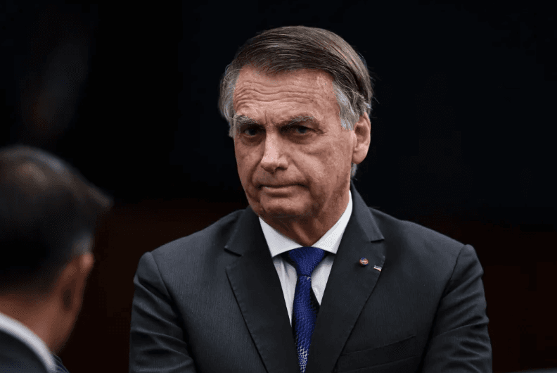 Após pedir ao STF suspensão da pena, defesa de Bolsonaro desiste da medida