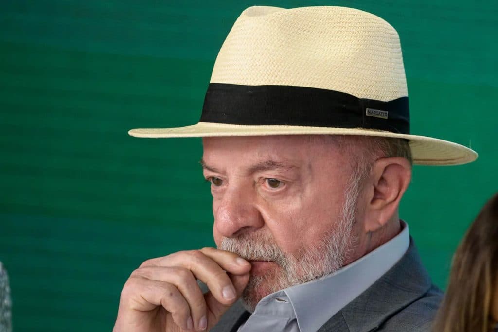 LULA NÃO TEM LIMITE: Governo muda critério da fila do INSS e diz que zerou espera mesmo com 235 mil pedidos atrasados
