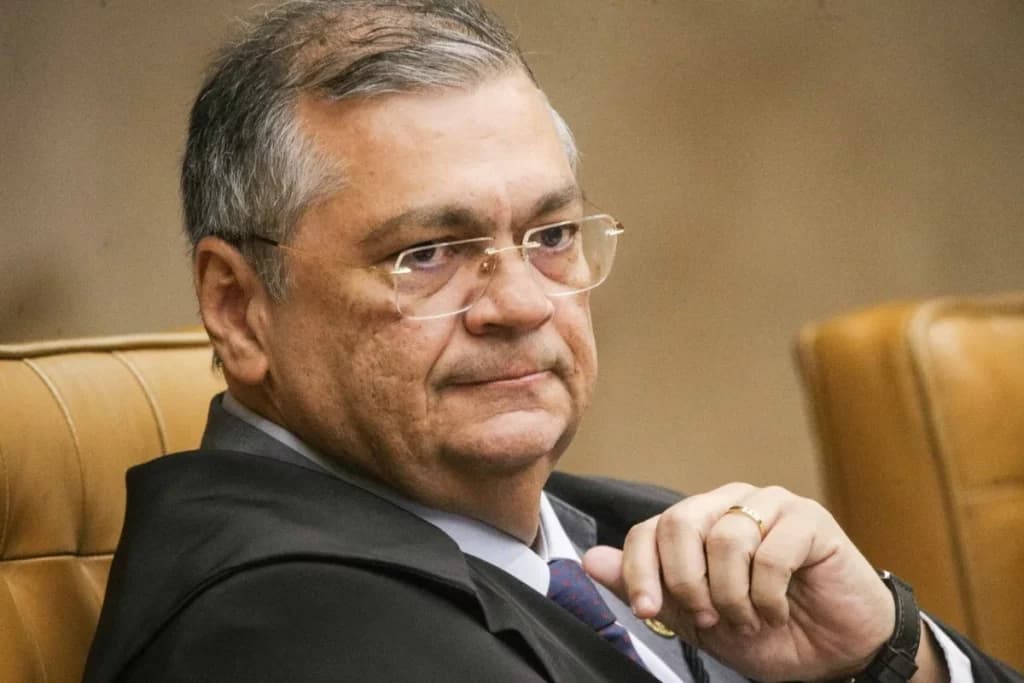 CASO MASTER: Dino manda apurar encontro de Mendonça com Vorcaro um dia antes de ministro suspender julgamento no STF