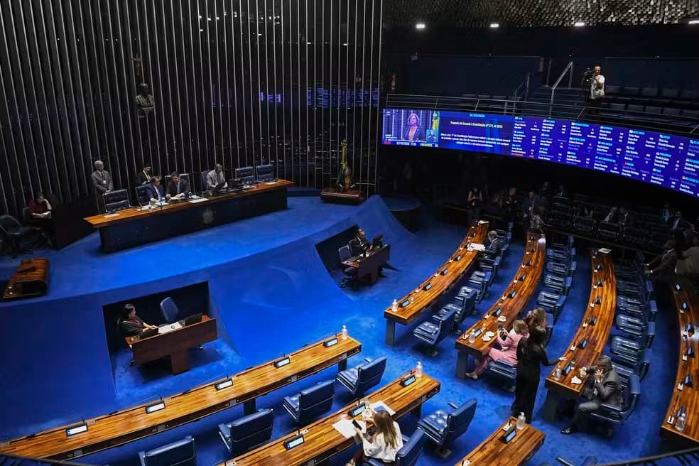 MUDANÇA DE POSIÇÃO: Direita decide votar a favor do fim da escala 6×1; Flávio deve acompanhar