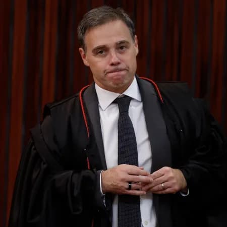 Mendonça recua, vê descontextualização e manda Flávio Bolsonaro apagar posts que ligavam Lula ao PCC e ao CV