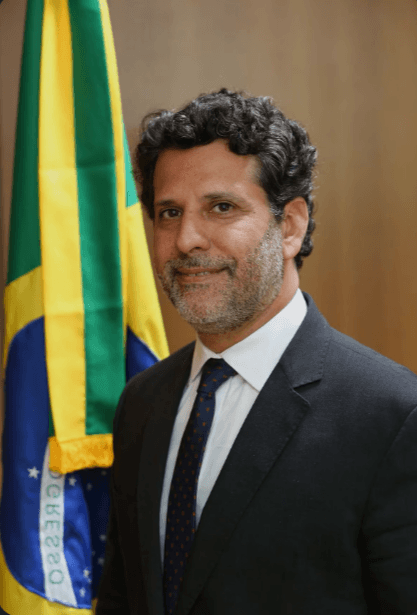 A CASA DA TURMA: Ministro da educação frequentava mansão de Lulinha e Luchsinger no Lago Sul