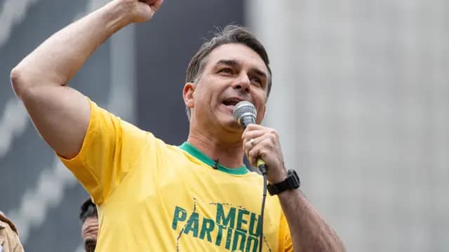 Flávio Bolsonaro alcança 58% na Kalshi e 57% no Polymarket em projeções de vitória