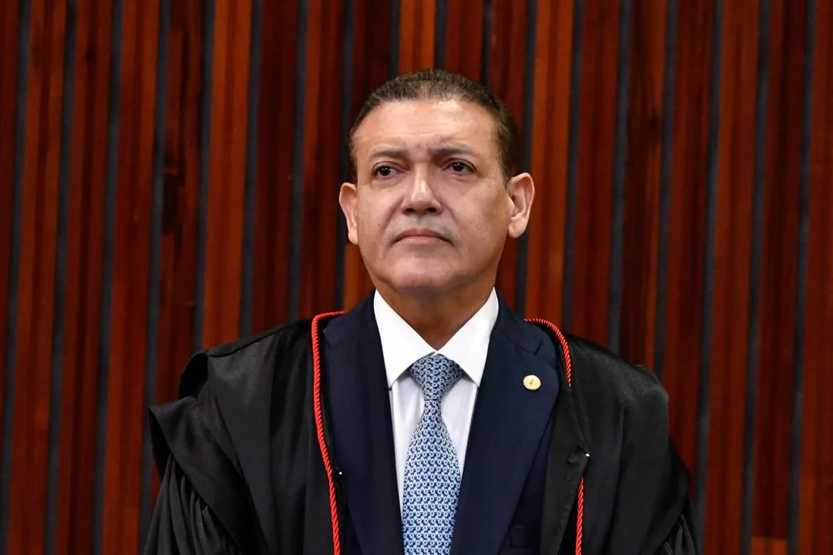 Ministro Nunes Marques determina retorno imediato do canal "Exército do Lula" no WhatsApp