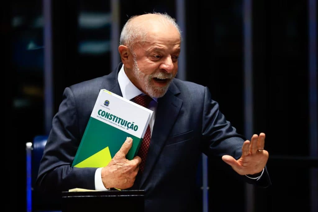 CONTAS PÚBLICAS: Governo Lula admite falta de recursos para manter políticas atuais a partir de 2028