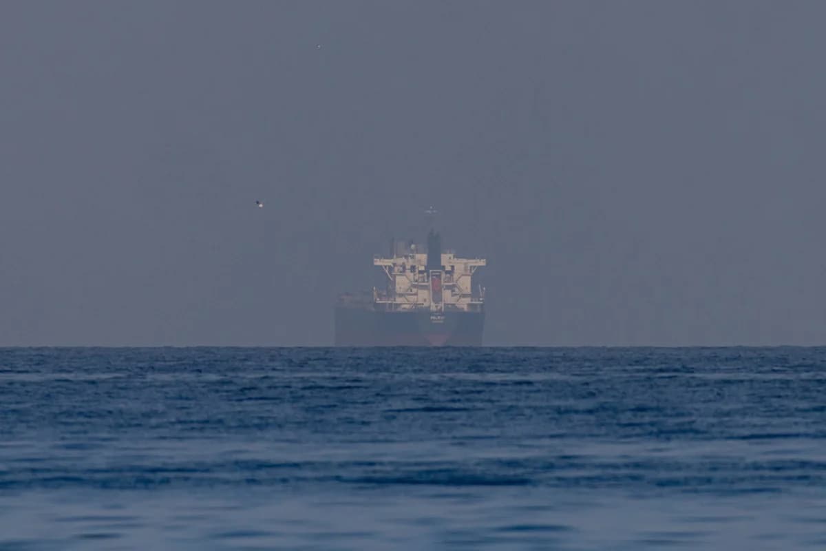 Vazamento de petróleo contamina costa dos Emirados Árabes e força fechamento de praias