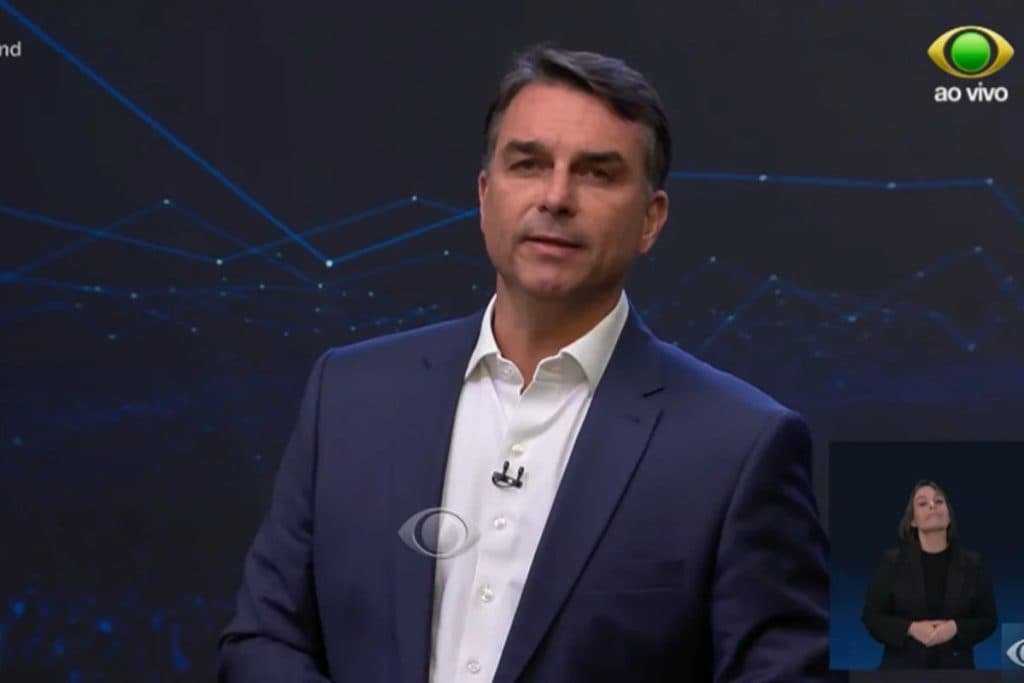 Aliados avaliam que Flávio foi mais calmo que Lula e se destacou na segurança durante debate