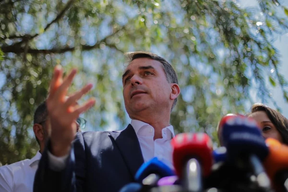 Campanha de Flávio Bolsonaro aposta em viagens ao Nordeste e ofensiva contra Lula