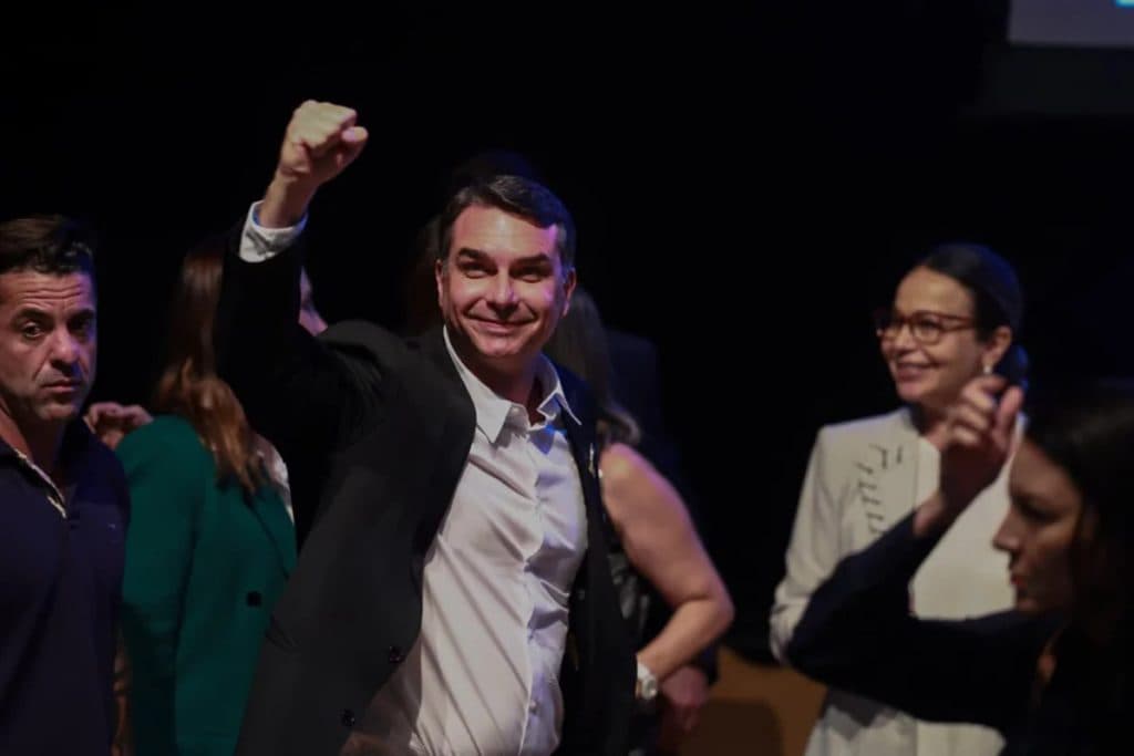 Bancada do agro declara apoio a Flávio Bolsonaro no primeiro turno
