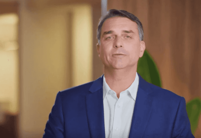TSE diz que falha técnica no "Pool de Mídias" deixou propaganda de Flávio sem áudio na TV e anuncia reexibição