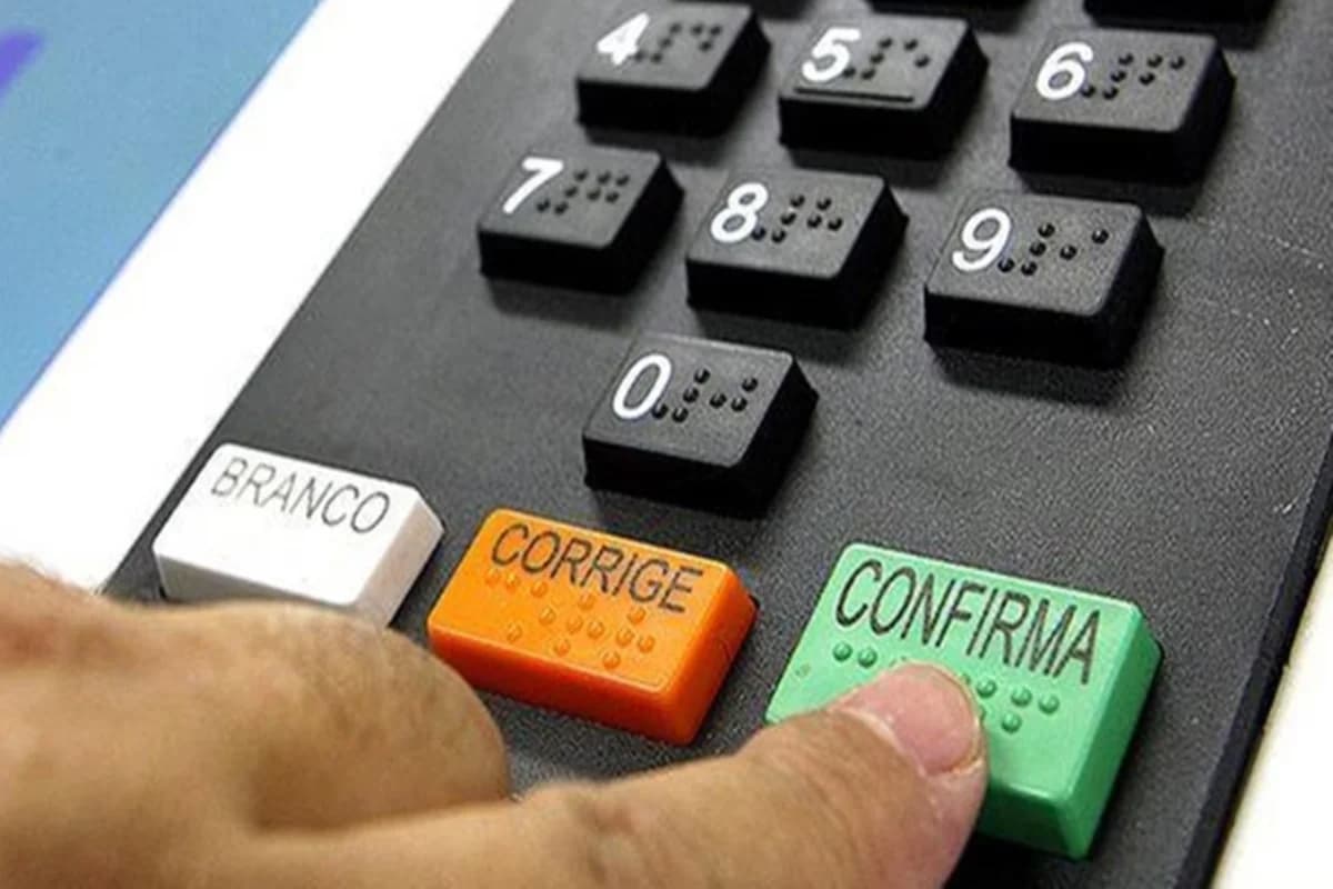 ELEIÇÕES 2026: Votação nacional é iniciada com Lula e Flávio Bolsonaro liderando as expectativas para o 2º turno