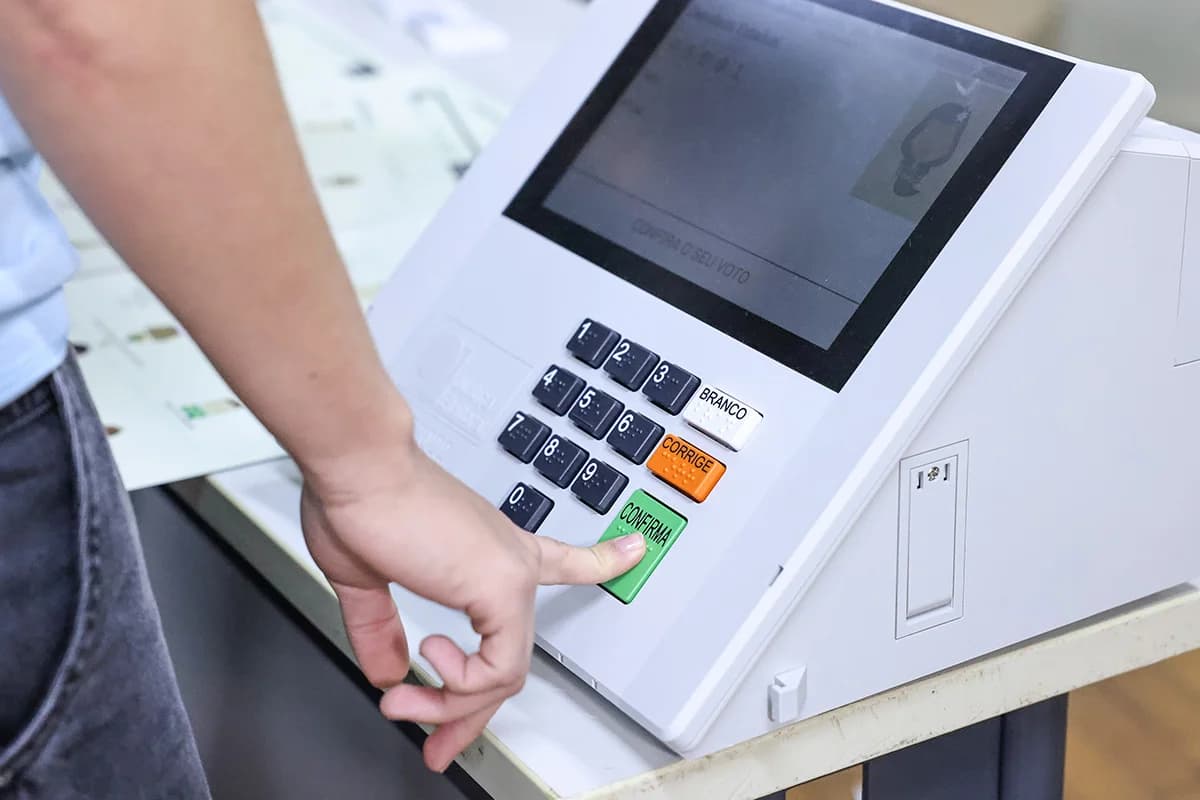 ELEIÇÕES 2026: Mais de 158 milhões de brasileiros vão às urnas neste domingo