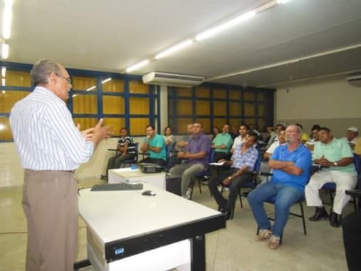 FOTO: Operadores de táxis participam de capacitação promovida pela STTU