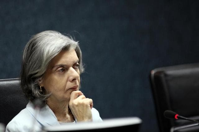Presidente do STF Cármen Lúcia evitou ir ao presídio de Alcaçuz porque prisão estaria "fora de controle", destaca Estadão