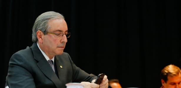 Cunha é excluído de grupo do PMDB no WhatsApp logo após ser preso