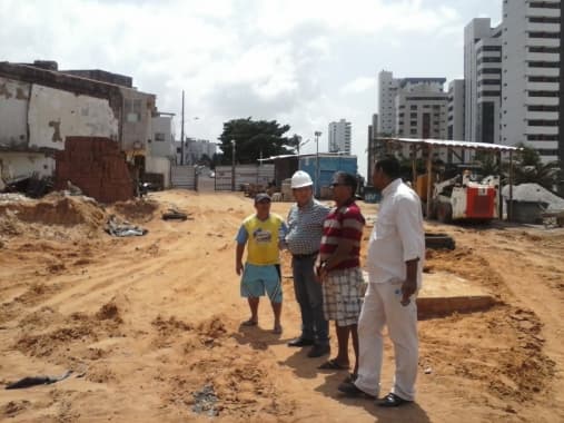 Serviços executados na zona Norte e Mãe Luiza são vistoriados pelo titular da Semov